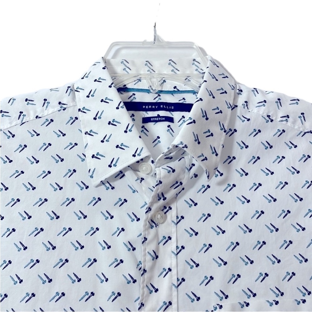 Perry Ellis s/s men’s button down. White with nailhead pattern in blue. S. EUC